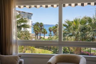MARBELLA BANUS SUITES - Banús Playa Rocío - Premium 2BR - 2BA - Direct Beach Access - Stunning Sea & Garden Views - Outdoor Terrace - Super Bright - Pool - 3 Min Walk to Puerto Banús - 8