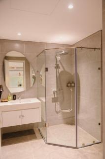 Modern Balcony Studio Near Sun World - The Holiday Ha Long - 5