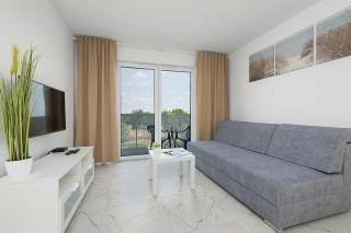 Cozy Apartment with a Balcony and Parking by Noclegi Renters - 8