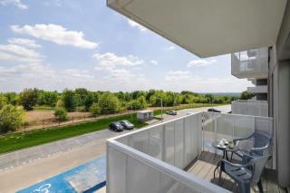 Cozy Apartment with a Balcony and Parking by Noclegi Renters - 6