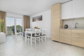 Cozy Apartment with a Balcony and Parking by Noclegi Renters - 3