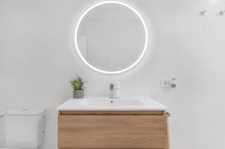 Newly renovated 1-Bedroom Apt with kitchen & patio - 1
