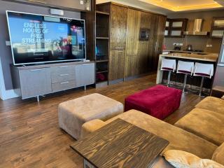Luxury Penthouse with Large Terrace & Heated Jacuzzi - 2