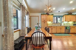 4 Mi to Woodland Lake Park! Serene Family Retreat - 4