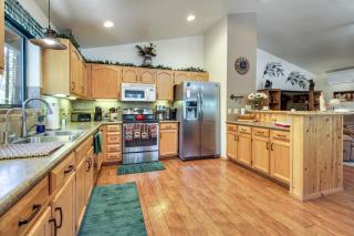 4 Mi to Woodland Lake Park! Serene Family Retreat - 3
