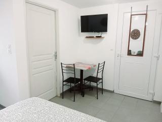 Maisonnette cosy avec extérieur - WiFi et Smart TV - 3