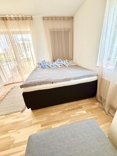 Seafront Lux Apt, Central, Beach, Direct Airport Metro - 8