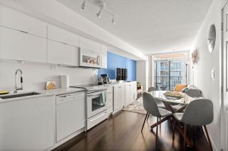 City and Lake View 1 Bedroom & Den Condo Iceboat Terrace Downtown Toronto - 6