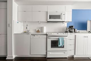 City and Lake View 1 Bedroom & Den Condo Iceboat Terrace Downtown Toronto - 5