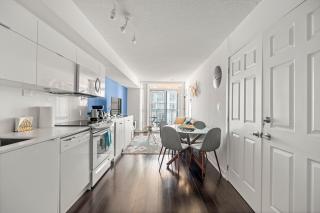 City and Lake View 1 Bedroom & Den Condo Iceboat Terrace Downtown Toronto - 4