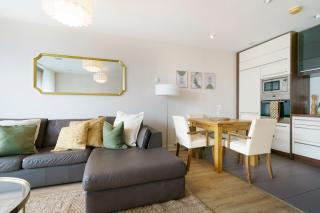 Fabulous 2Bed w Views Titanic Qtr City Centre - Pass the Keys - 9