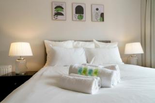 Fabulous 2Bed w Views Titanic Qtr City Centre - Pass the Keys - 7