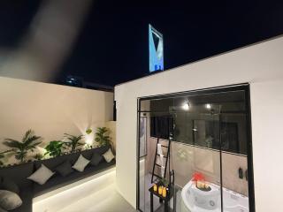 Jacuzzi Apt with Patio & Kingdom Tower View - 4
