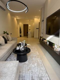 Jacuzzi Apt with Patio & Kingdom Tower View - 1