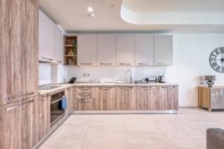 Stylish 1BR Getaway in Iconic Mercury Towers - 2