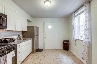 Groups & Pets Welcome! Spacious Philly Rowhouse - 5