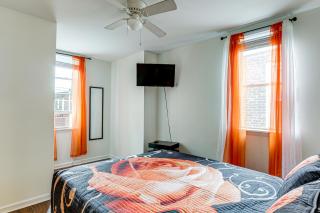 Groups & Pets Welcome! Spacious Philly Rowhouse - 1