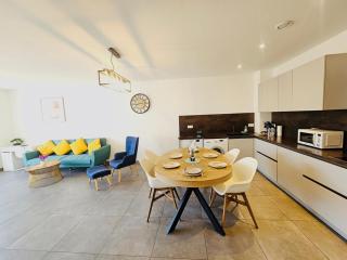 Urban Serenity 2BR Flat with terrace and parking - 9