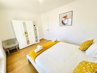 Urban Serenity 2BR Flat with terrace and parking - 2