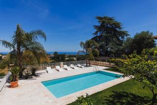 White Stone - Luxury Villa with Swimming Pool - 0