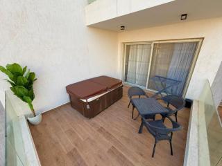 Maraya Luxury Studio Apartment - 9