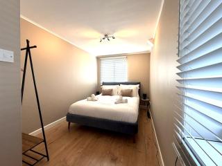 1 BR Flat Near City Centre with Parking - 1