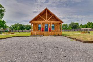 Tranquil 'Red Magnolia Cabin' Near Lake Granbury! - 9