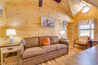 Idyllic Farm Setting! Granbury 'White Daisy Cabin' - 2