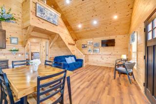 Walk to Lake Granbury! Serene 'Blue Iris Cabin' - 4
