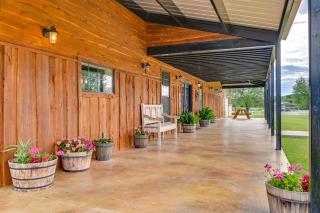 Steps to Lake Granbury: Romantic 'Longhorn Suite' - 9