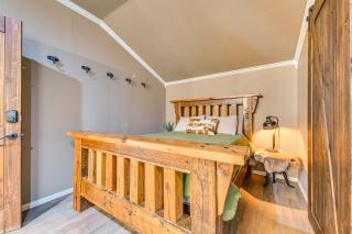 Steps to Lake Granbury: Romantic 'Longhorn Suite' - 5