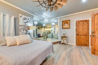 Dock Access! Cozy 'Darlin' Suite' on Lake Granbury - 0