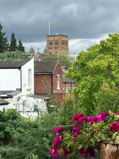Beautiful City Centre Apartment with Cathedral View - 6