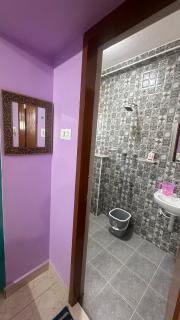 8 Bed Cool 3 bedroom kitchen WTC DLF OMR Apollo Proton OTT Wi-Fi - 1