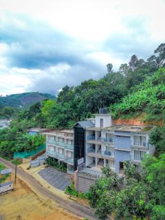 Sky Dale Pool Resort Munnar - 1