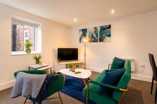 NEW! 1BR City Centre - FREE Parking, WiFi & Workspace - Sleeps 3 - 8