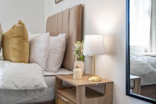 Stylish 3 Bedroom Home Sleeps 7 featured in a Quiet Location with Driveway ,Smart TVs with Netflix ,Fast WiFi and Private Garden - 3