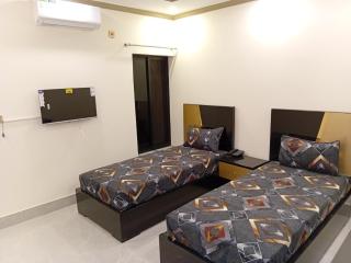 SI Family Hotel Johar Town Lahore - 8