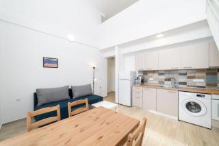 Sea & Salt Summer Ease Maisonette Two Bedroom Starlink Wi-fi - 8