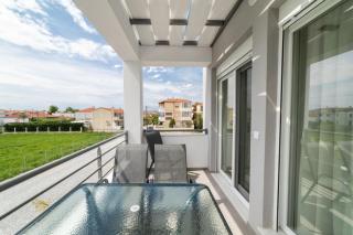 Sea & Salt Summer Ease Maisonette Two Bedroom Starlink Wi-fi - 4
