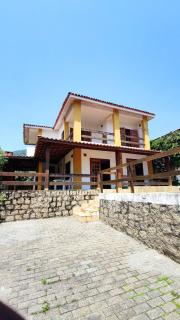 Bela casa com piscina e 5 quartos - 50 metros Praia do Portinho - 0