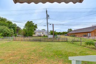 Fenced Yard! Quiet Home, 3 Mi to Fort Sill - 9