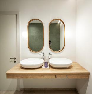 Designer & Seaviews Hot Tub, Sauna & Concierge - 2