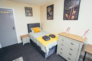 Central Derby Studio with Smart TV and WiFi - 4