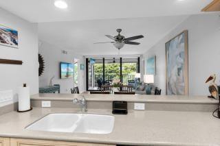 4th Floor 2 Bed I Walk to Beach Marco Walk - 4