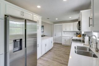 Secluded Lynn Haven Home, Huge Yard, Near Beaches - 4
