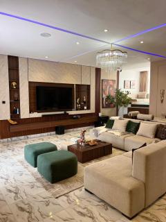 Luxury 3BR Penthouse Apartment with Free WiFi & 24hrs Electricity - 0
