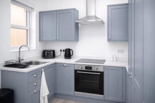 1 Bedroom Apartment, Free Private Parking, Near Airport, Contractor Friendly, Smart TV, Long Stay Accomodation - 2
