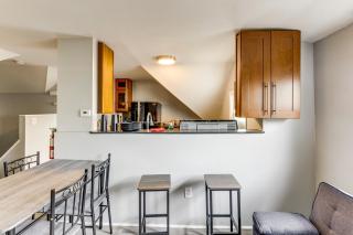 Train to Philly! Pet-Friendly Unit in Barrington - 1