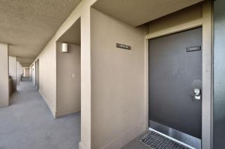 Renovated 3rd-floor condo with oceanfront balcony, AC & outdoor pool - 2